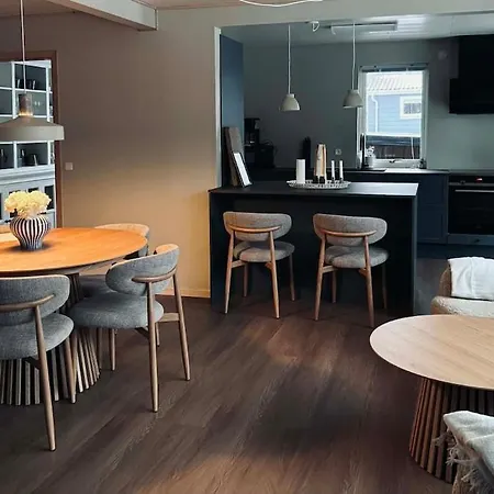 Newly Renovated Close To The Dom wakacyjny